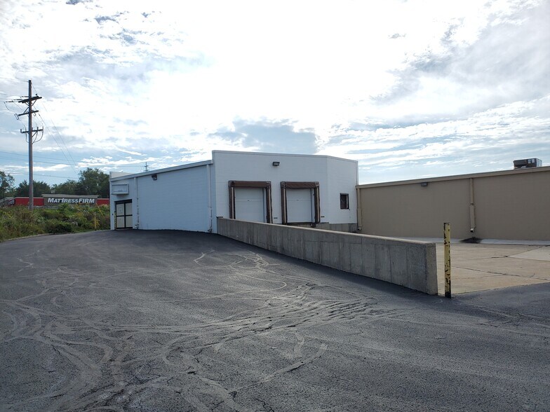 1920 Edinboro Rd, Erie, PA à louer - Photo de l’immeuble – Image 3 sur 20