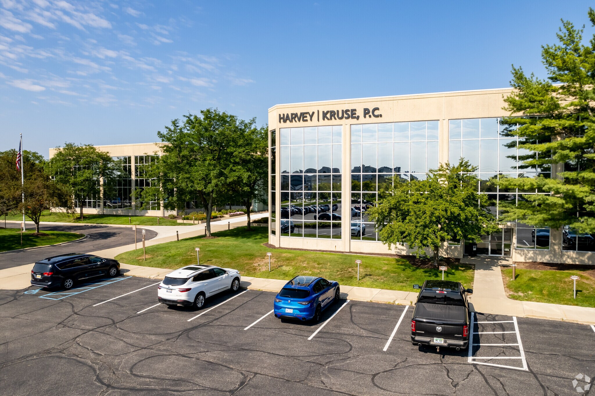 1050 Wilshire Dr, Troy, MI à louer Photo principale– Image 1 sur 7