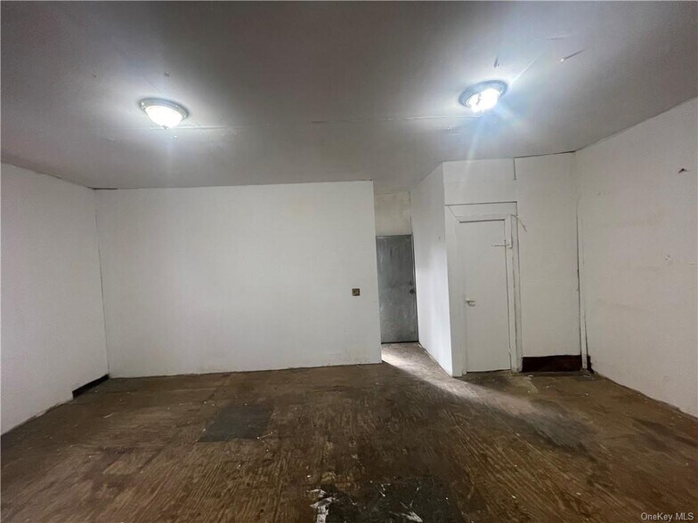 654 Westchester Ave, Bronx, NY à vendre - Photo intérieure – Image 2 sur 10