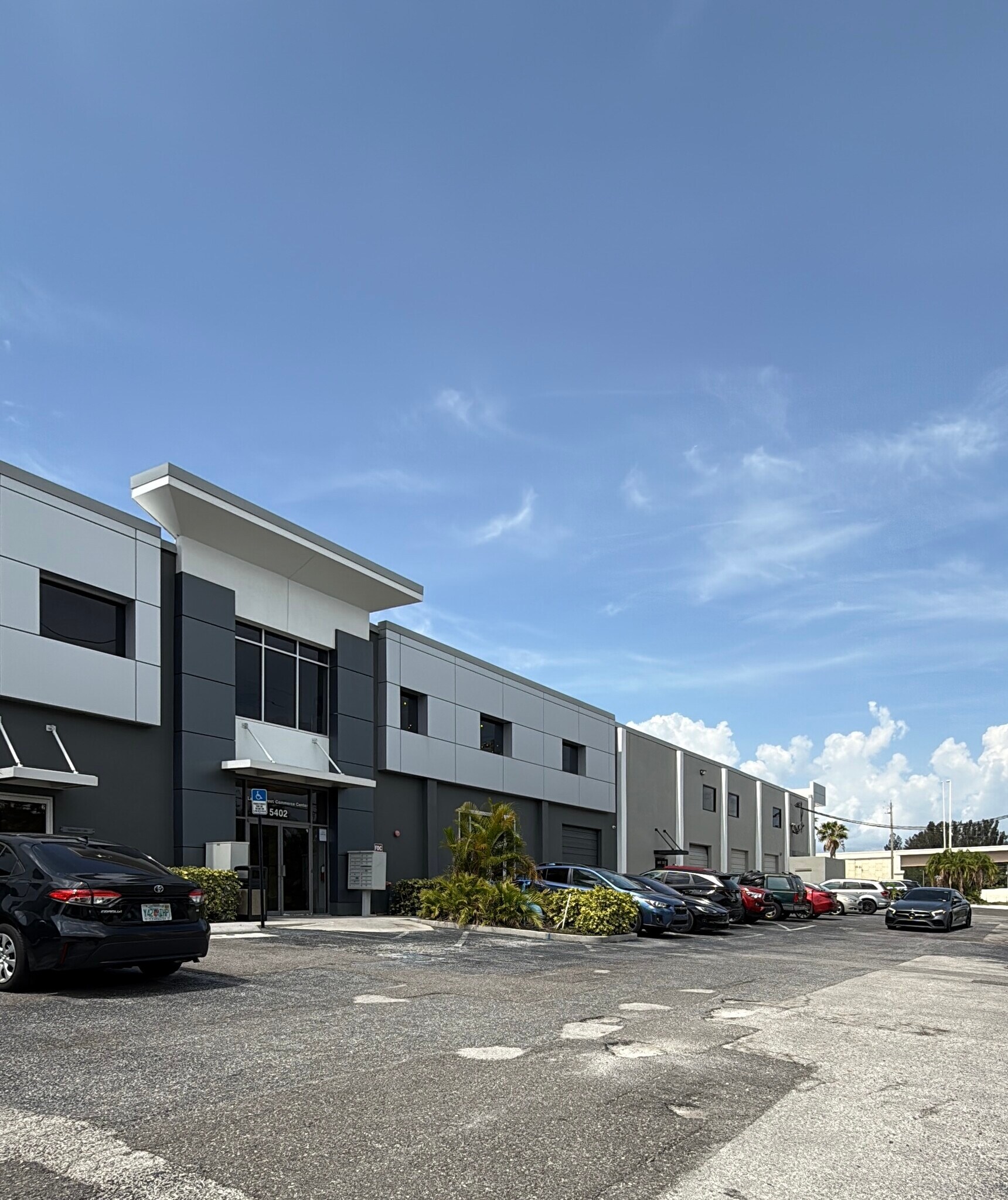 5402 W Laurel St, Tampa, FL à vendre Photo de l’immeuble– Image 1 sur 3