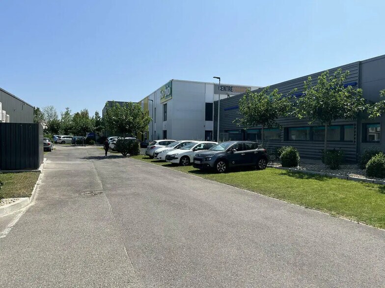 Local commercial dans Istres à louer - Photo de l’immeuble – Image 2 sur 6