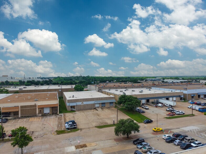 2100 Exchange Dr, Arlington, TX à louer - Photo de l’immeuble – Image 2 sur 5