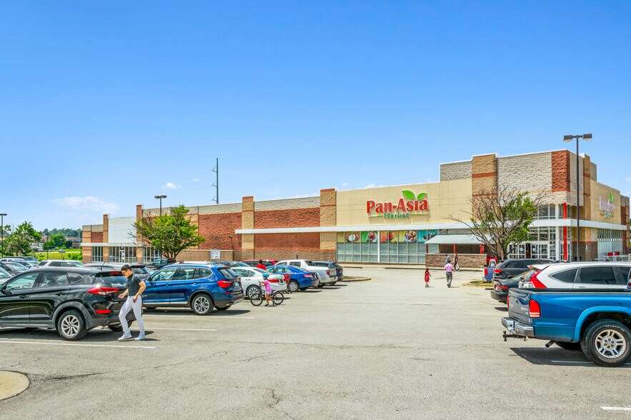 12040 Metcalf Ave, Overland Park, KS à louer - Photo de l’immeuble – Image 2 sur 7