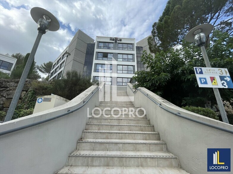 Bureau dans Valbonne à louer - Photo de l’immeuble – Image 1 sur 11