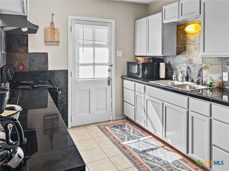 202-206 S Clear St, San Saba, TX à vendre - Photo intérieure – Image 3 sur 31