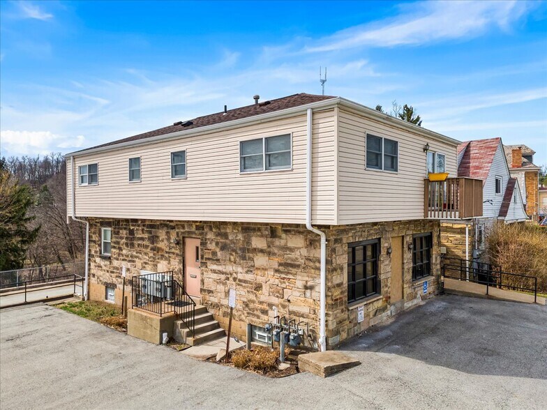 3915 Mount Troy Rd, Pittsburgh, PA à louer - Photo de l’immeuble – Image 3 sur 17