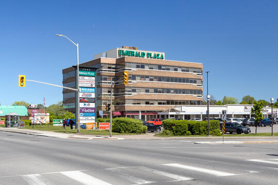 1547 Merivale Rd, Ottawa, ON à louer - Photo de l’immeuble – Image 1 sur 7