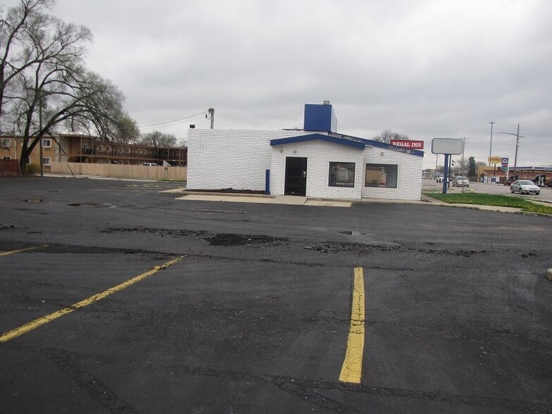 2416 W Fullerton Ave, Franklin Park, IL à vendre - Photo de l’immeuble – Image 2 sur 27