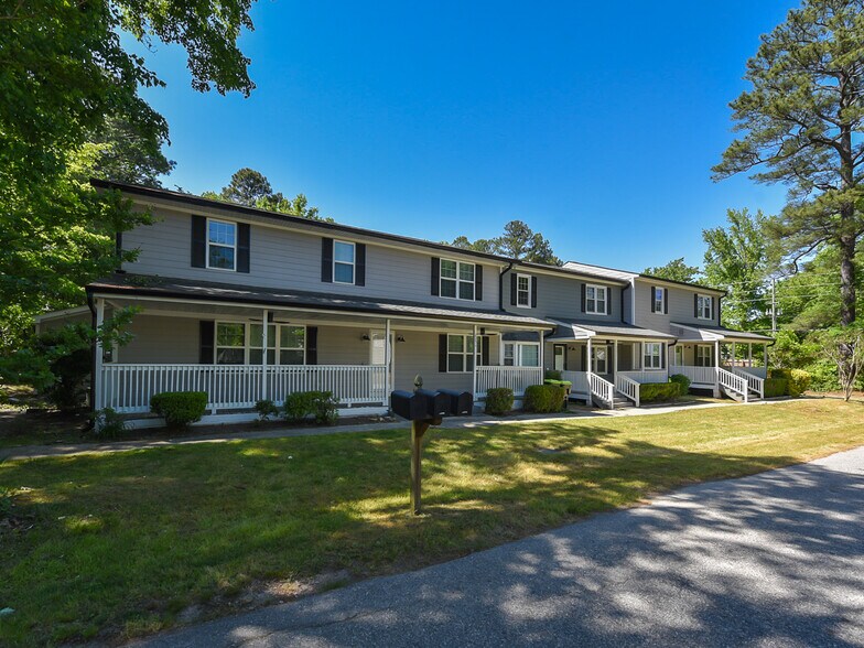 225 Douglas St, Holly Springs, NC à vendre - Photo de l’immeuble – Image 2 sur 65