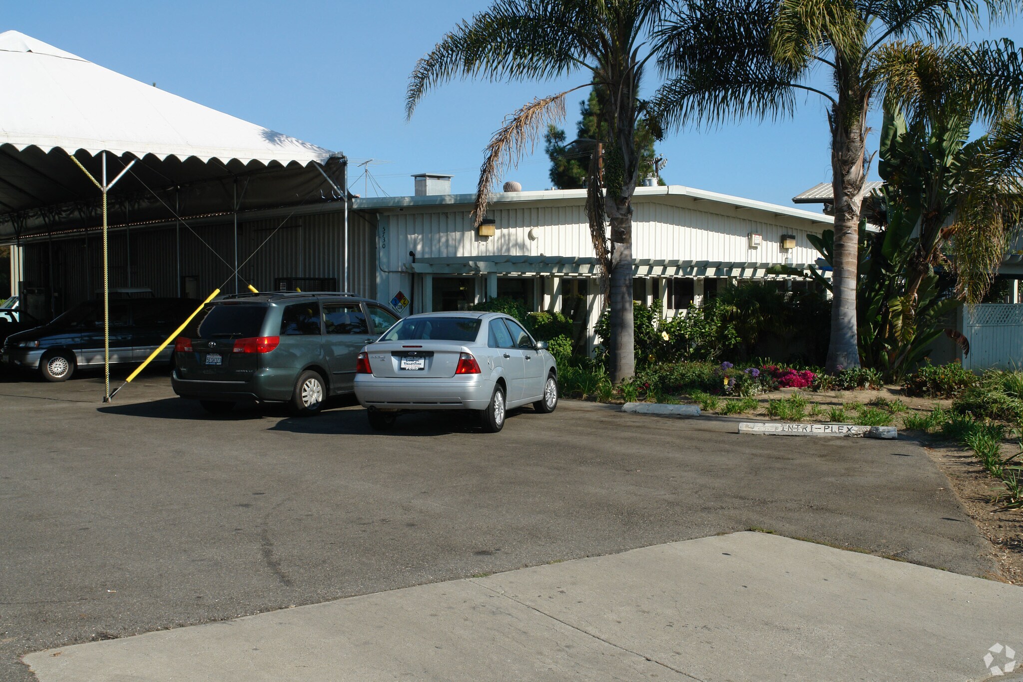 5730-5734 Thornwood Dr, Goleta, CA à louer Photo principale– Image 1 sur 7