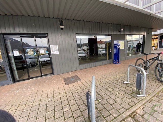 Local commercial dans Saint-Alban-Leysse à louer - Photo de l’immeuble – Image 3 sur 6