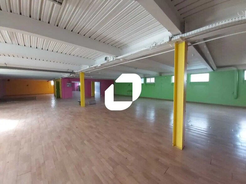 Local d’activités dans Les Ulis à louer - Photo de l’immeuble – Image 3 sur 7