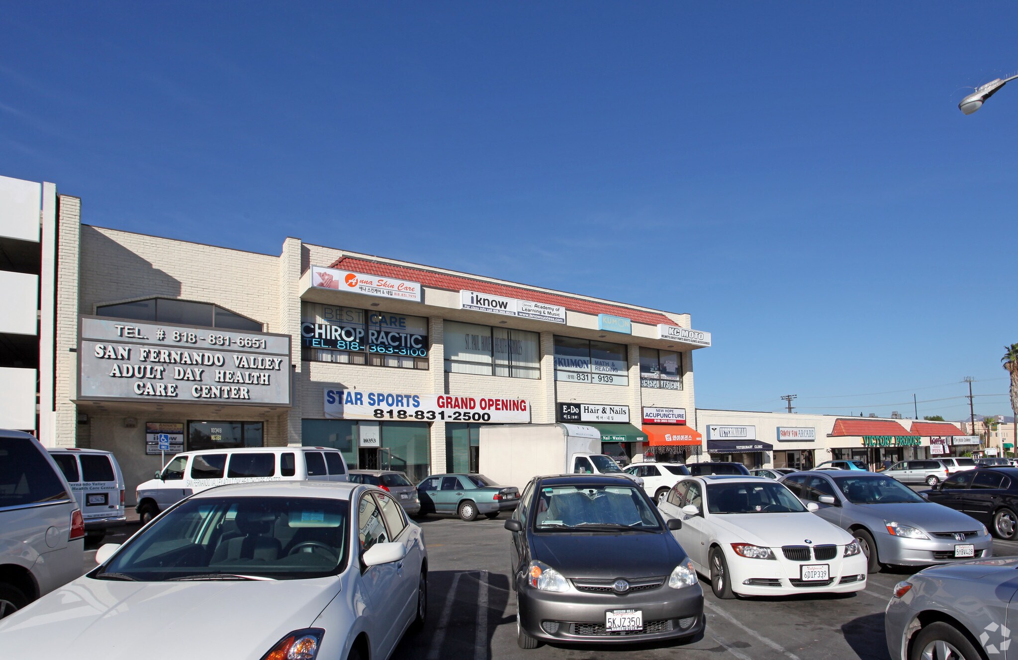 10351-10371 Balboa Blvd, Granada Hills, CA à louer Photo de l’immeuble– Image 1 sur 3