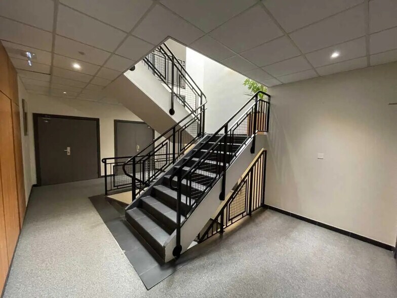 Bureau dans Compiègne à louer - Hall d’entrée – Image 3 sur 7