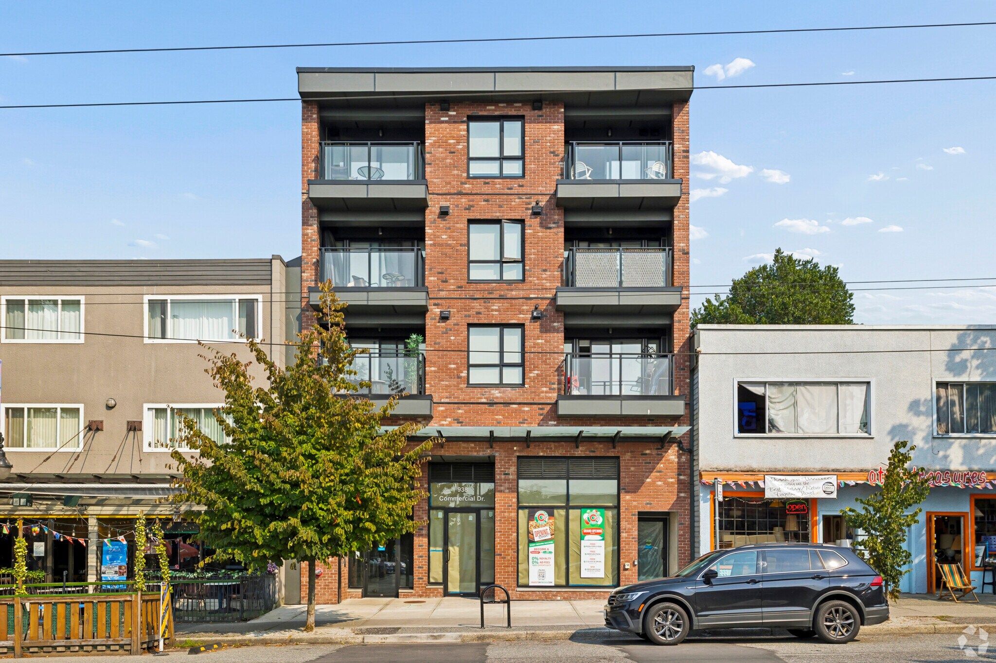 938 Commercial Dr, Vancouver, BC à vendre Photo de l’immeuble– Image 1 sur 13