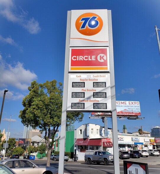 801 S Hoover St, Los Angeles, CA à vendre - Photo de l’immeuble – Image 2 sur 9