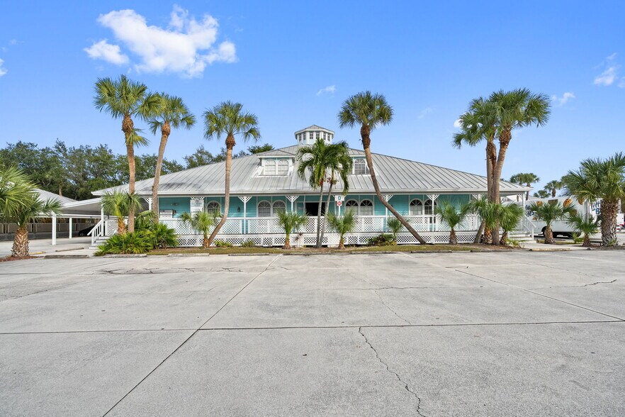1342 Colonial Blvd, Fort Myers, FL à vendre - Photo de l’immeuble – Image 1 sur 1