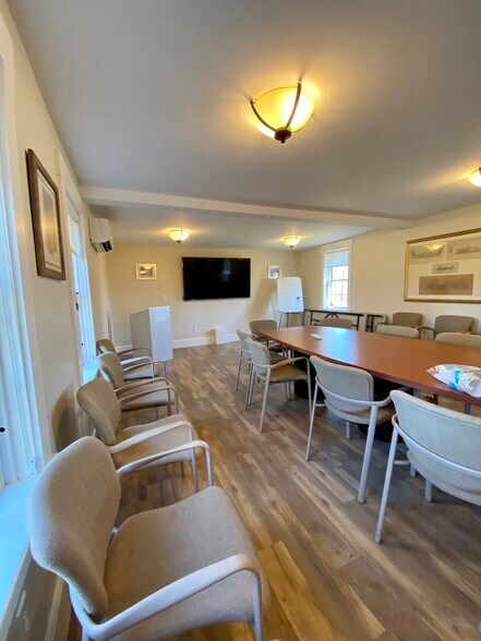 121 Linden Ln, Portsmouth, RI à louer - Photo de l’immeuble – Image 2 sur 10