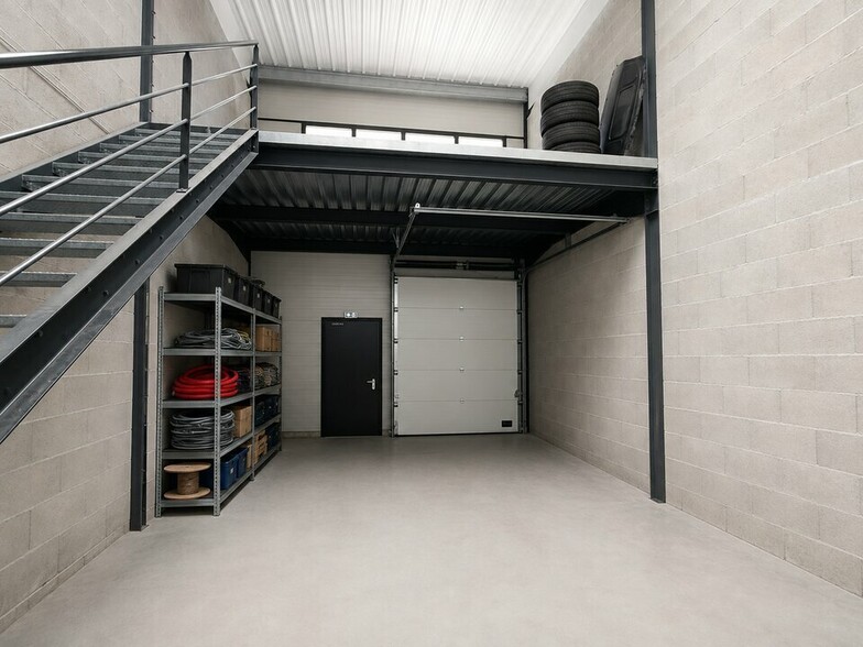 Local d'activités dans Vaulx-Milieu à vendre - Photo intérieure – Image 3 sur 9