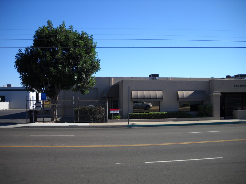 1009 Brooks St, Ontario, CA à louer - Photo de l’immeuble – Image 1 sur 11
