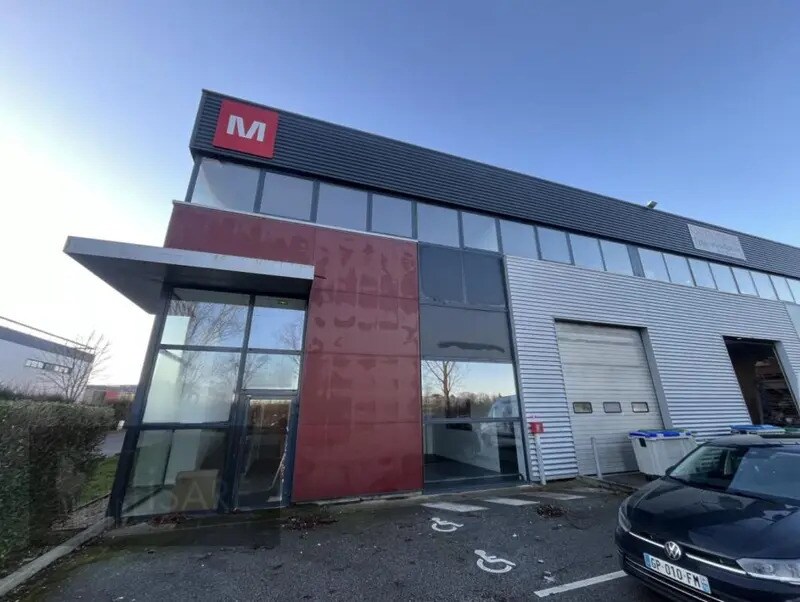 Industriel/Logistique dans Élancourt à louer Photo de l’immeuble– Image 1 sur 10