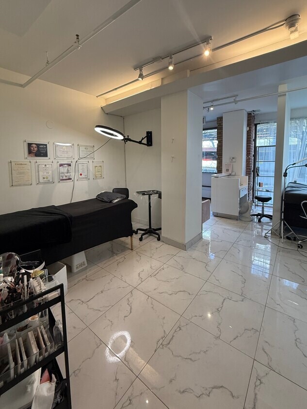 512 Beatty St, Vancouver, BC V6B 2L3 - Lot 512 - - Photo intérieure - Image 1 of 5