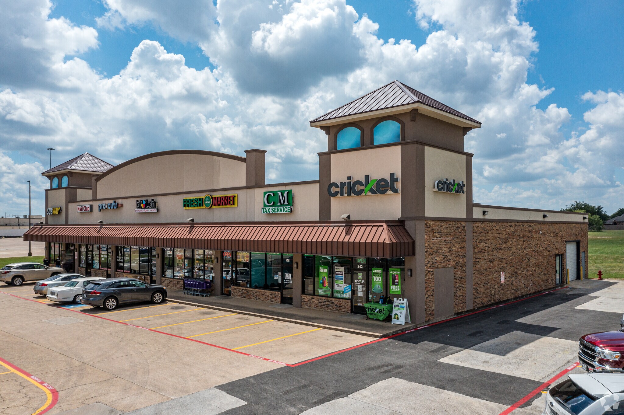 235 N Industrial Blvd, Bedford, TX à louer Photo de l’immeuble– Image 1 sur 6