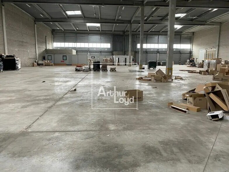 Industriel/Logistique dans Combs-la-Ville à louer - Photo de l’immeuble – Image 3 sur 4