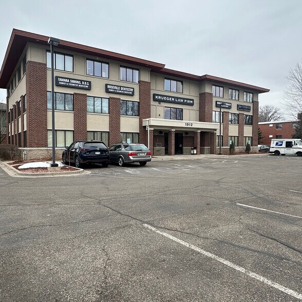 1912 N Lexington Ave, Roseville, MN à louer - Photo de l’immeuble – Image 3 sur 23