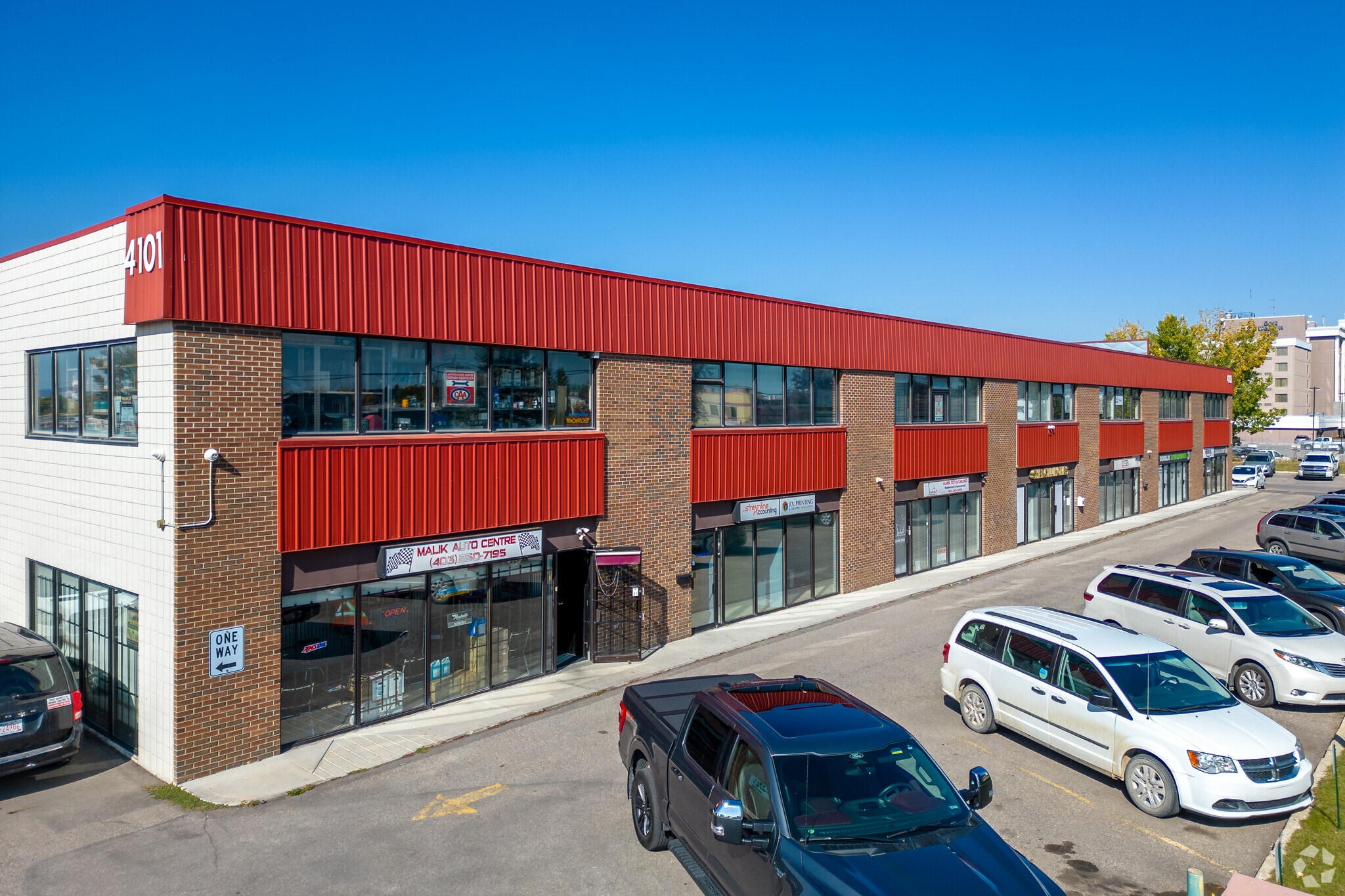 4101 19th St NE, Calgary, AB à vendre Photo principale– Image 1 sur 8
