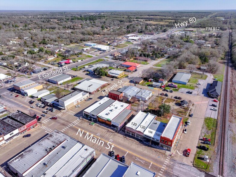 106 N Main St, Grand Saline, TX à vendre - Photo de l’immeuble – Image 3 sur 25