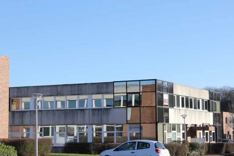Bureau dans Bièvres à louer - Photo de l’immeuble – Image 2 sur 8
