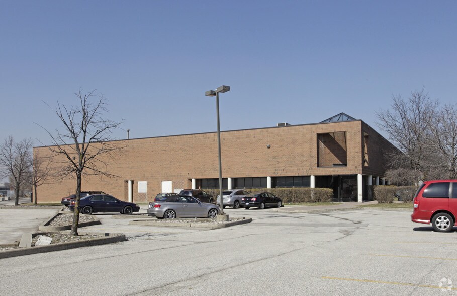 90 Walker Dr, Brampton, ON à louer - Photo principale – Image 1 sur 4