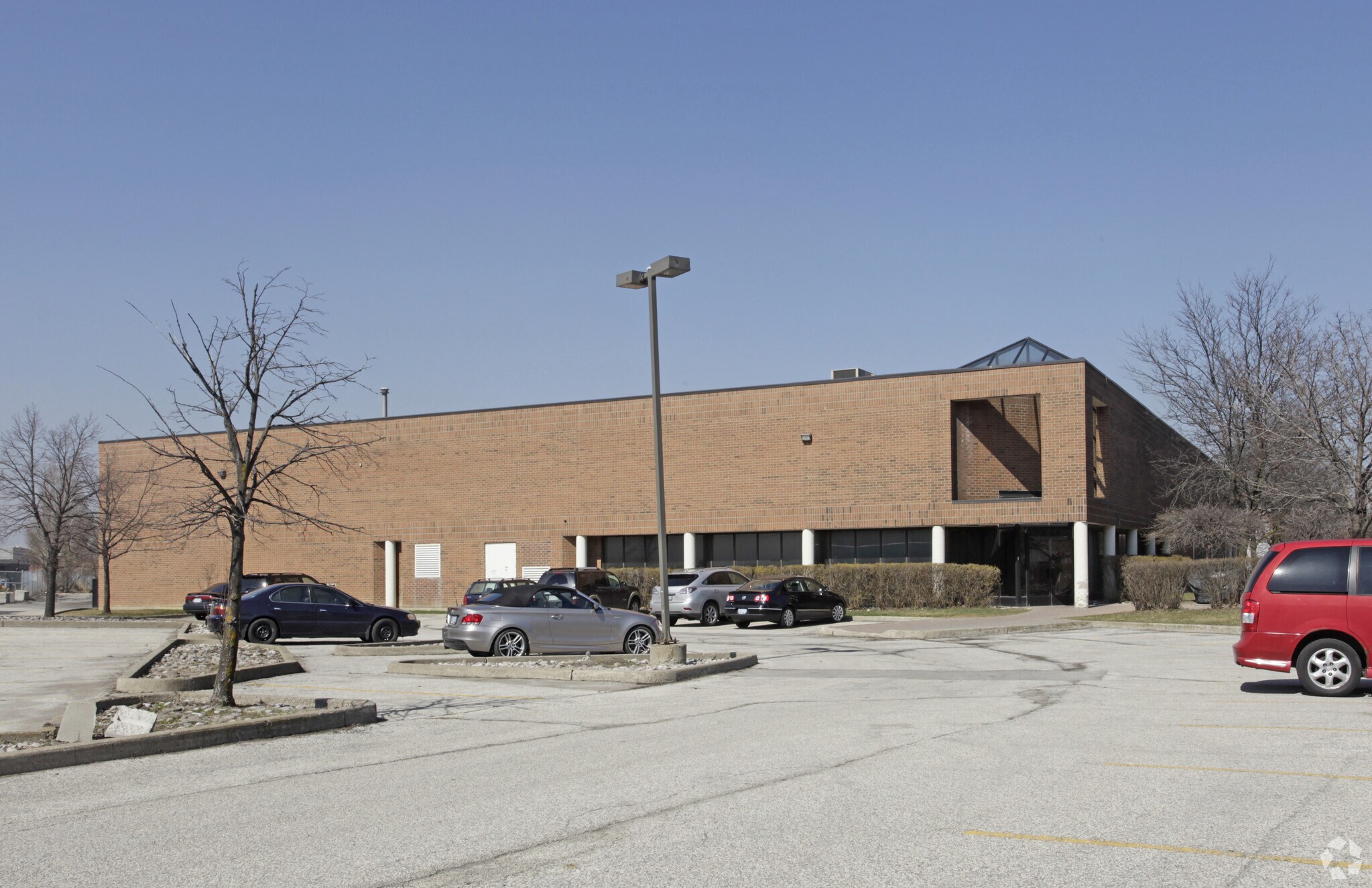 90 Walker Dr, Brampton, ON à louer Photo principale– Image 1 sur 5