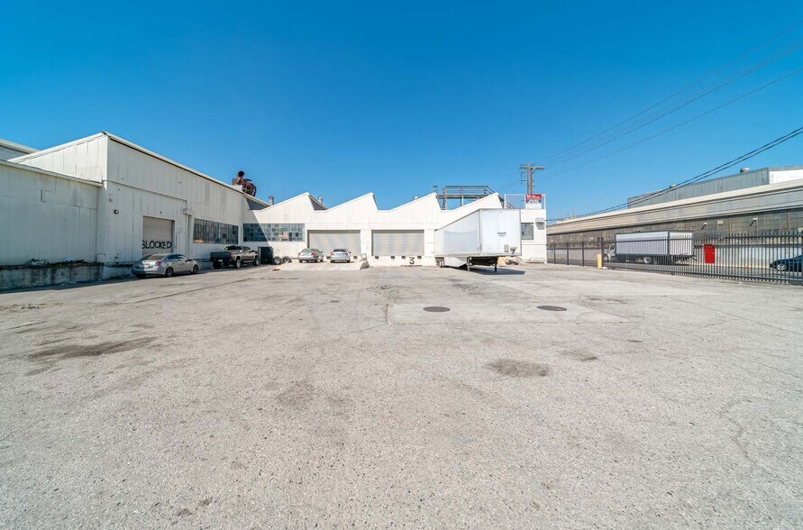 5008 S Boyle Ave, Vernon, CA à vendre - Photo de l’immeuble – Image 3 sur 6