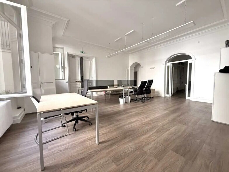 63 Rue La Boétie, Paris à louer - Photo de l’immeuble – Image 3 sur 12