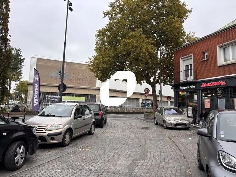 Local commercial dans Saint-Denis à louer - Photo de l’immeuble – Image 1 sur 1