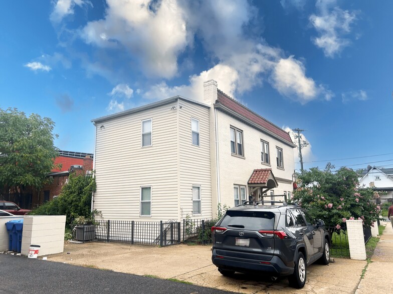2021 Bunker Hill Rd NE, Washington, DC à vendre - Photo de l’immeuble – Image 3 sur 12