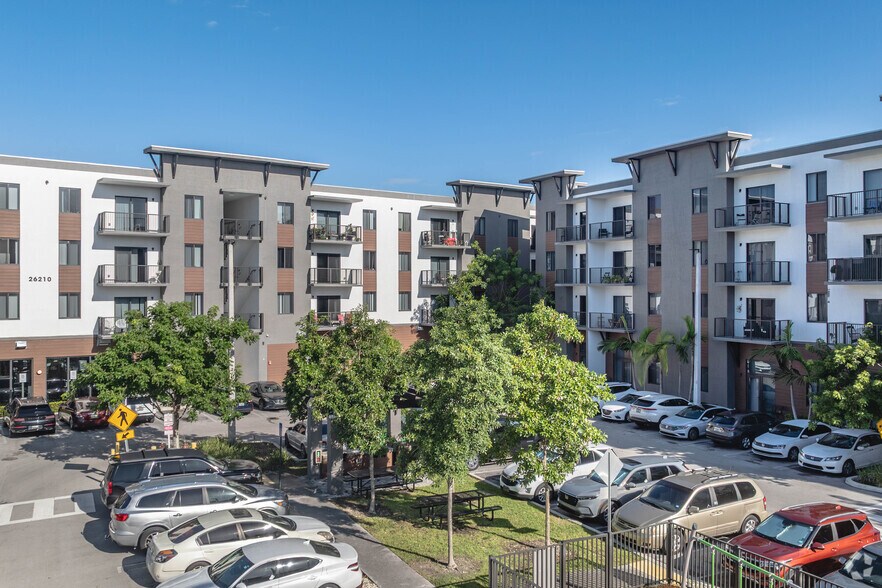 26315 Parker Ave, Naranja, FL à louer - Photo de l’immeuble – Image 2 sur 24