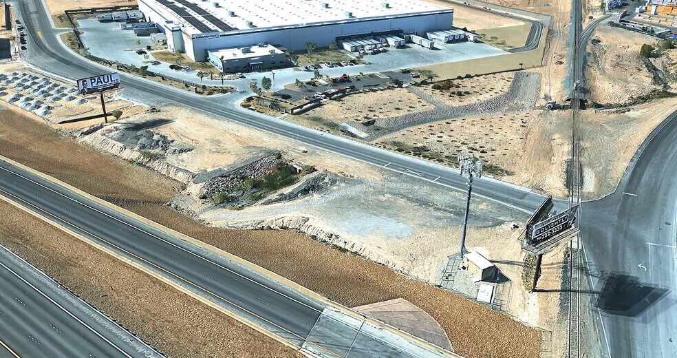 5011 E. Tropical, North Las Vegas, NV à vendre - Photo de l’immeuble – Image 3 sur 5