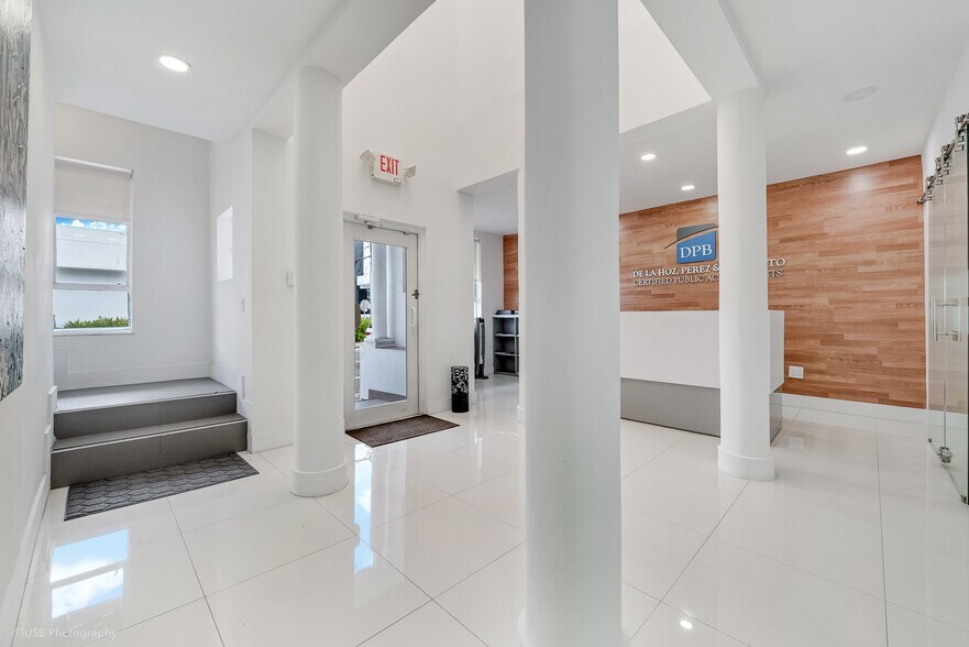 304 Palermo Ave, Coral Gables, FL à louer - Photo de l’immeuble – Image 3 sur 22