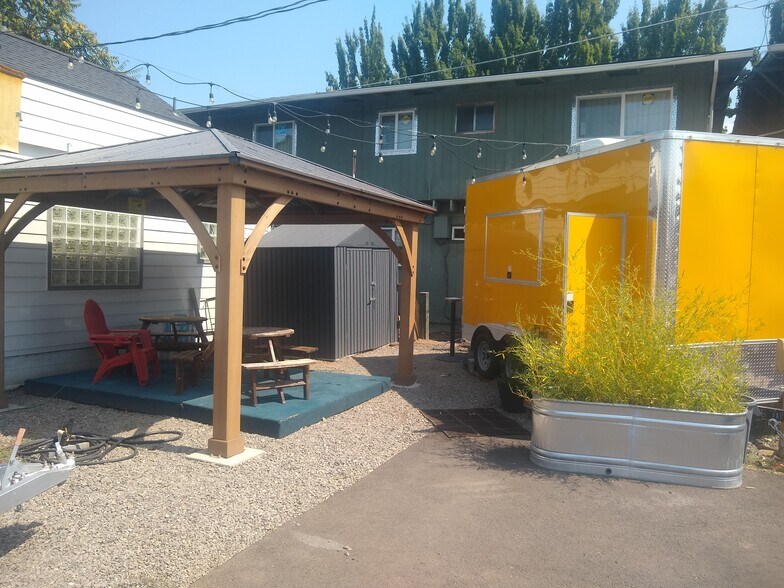 719 Bennett St, Medford, OR à vendre - Photo de l’immeuble – Image 2 sur 18