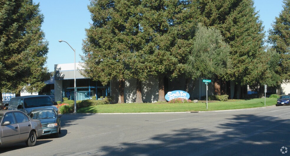 605 Nuttman St, Santa Clara, CA à louer - Photo de l’immeuble – Image 2 sur 4