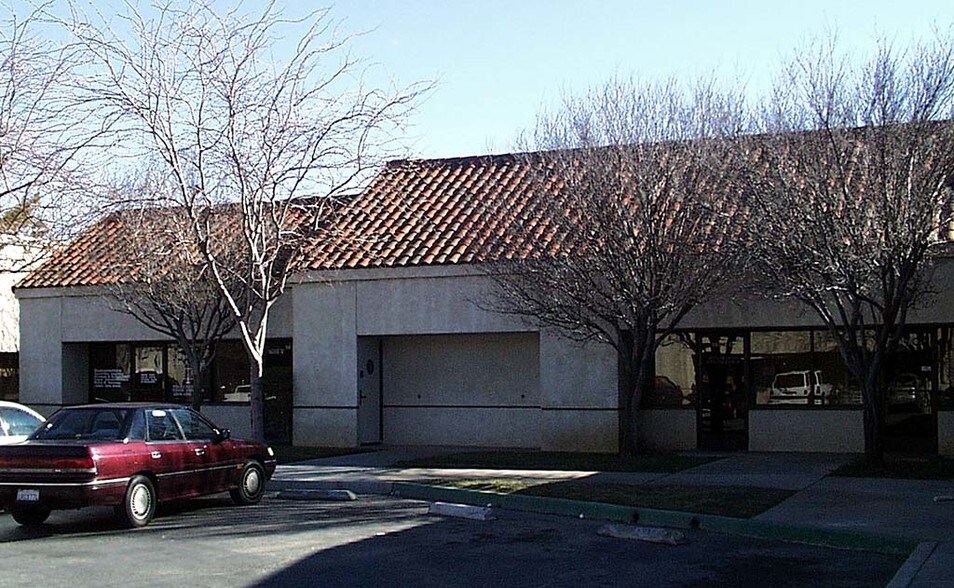 1609 E Palmdale Blvd, Palmdale, CA à vendre - Photo de l’immeuble – Image 2 sur 12