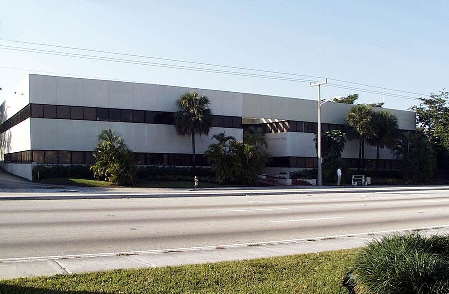 8370 W Flagler St, Miami, FL à vendre - Photo de l’immeuble – Image 3 sur 115