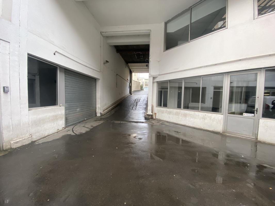 Industriel/Logistique dans Courbevoie à vendre Photo de l’immeuble– Image 1 sur 10