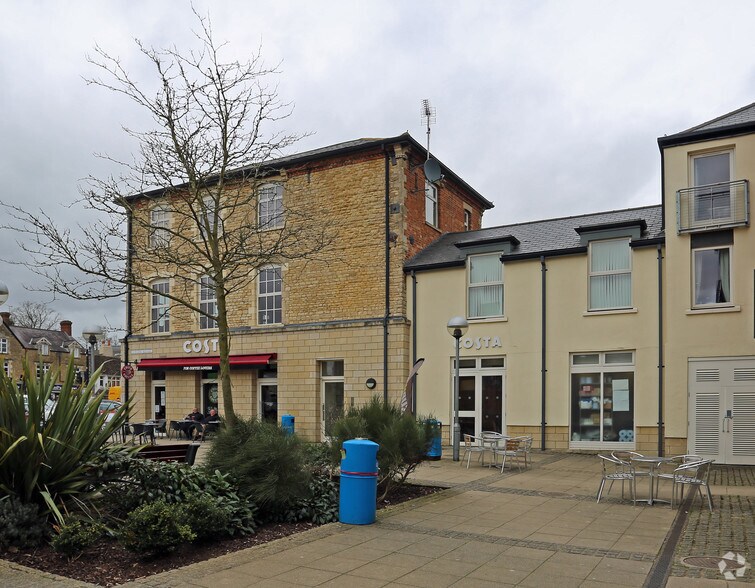 2b/c Burgess Sq, Brackley à vendre - Photo de l’immeuble – Image 2 sur 7