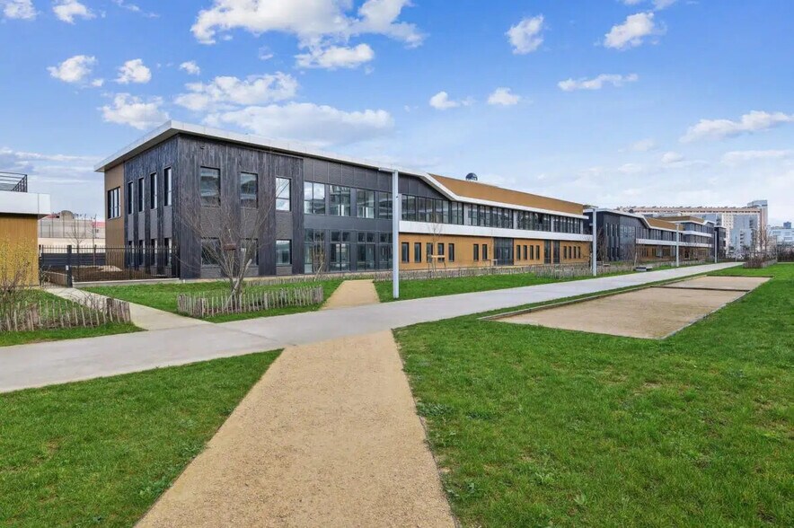 Local d’activités dans Nanterre à louer - Photo de l’immeuble – Image 3 sur 15