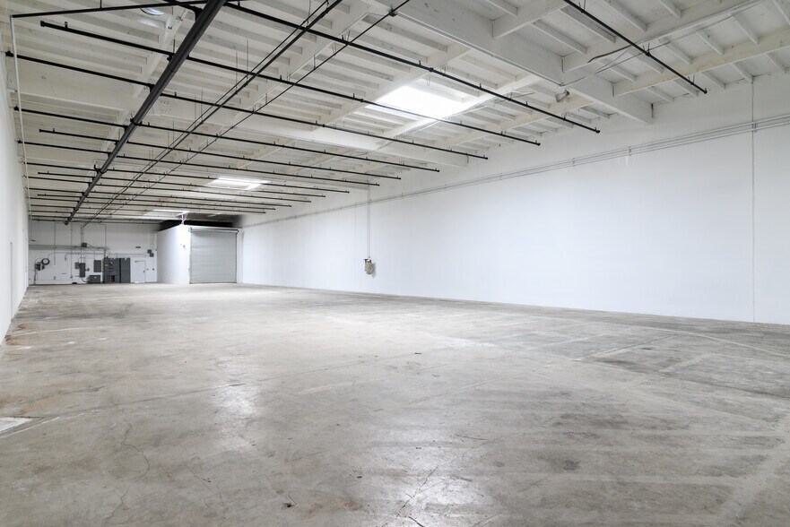 4117-4127 Calle Tesoro, Camarillo, CA à louer - Photo intérieure – Image 2 sur 4