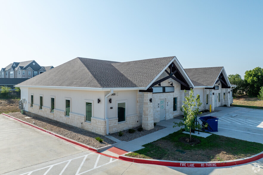 3400-3420 Basswood Blvd, Fort Worth, TX à louer - Photo de l’immeuble – Image 3 sur 17
